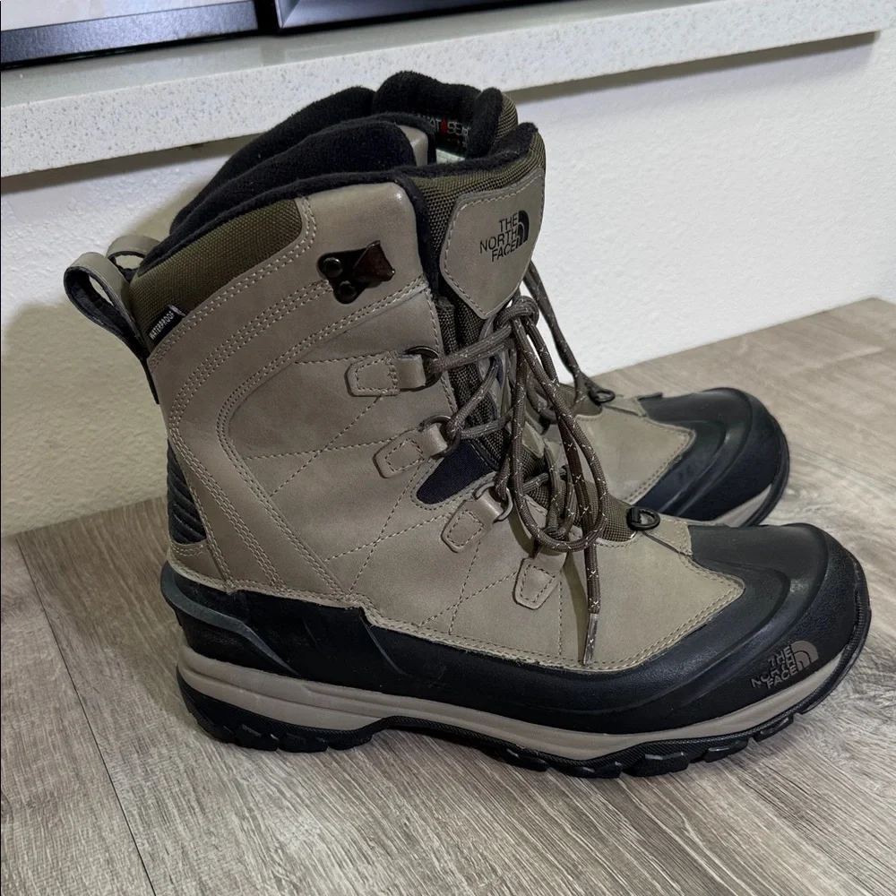 The North Face Men's Beige and Black Snow Boots